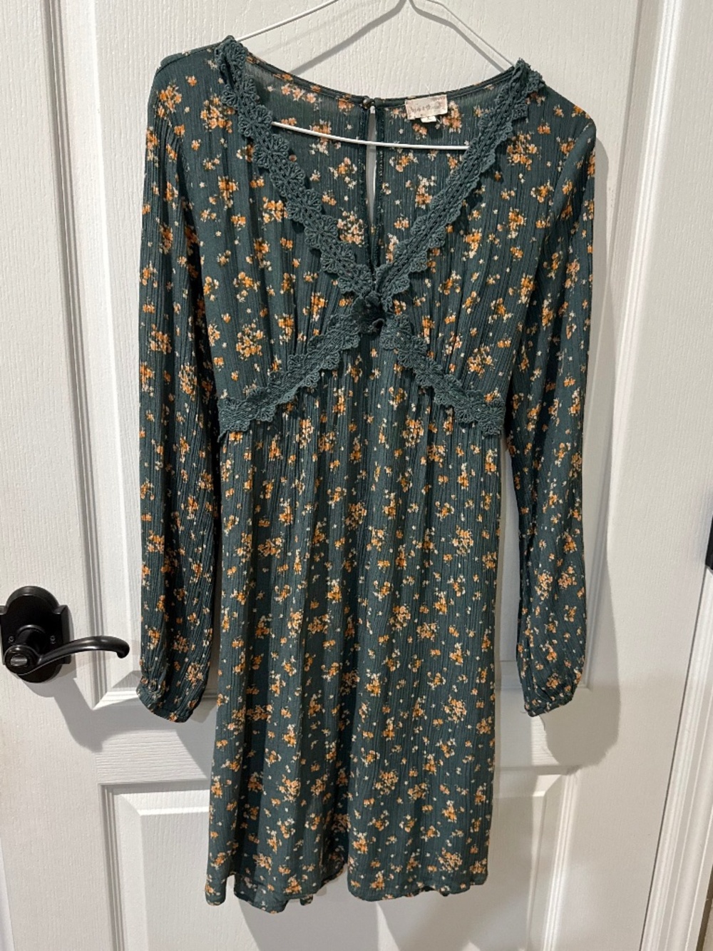 Hem & Thread Green w/ Cream Orange Floral Print Lace Trim V-neckline Dress Sz S